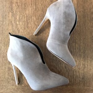 BRAND NEW Taupe/tan booties size 9